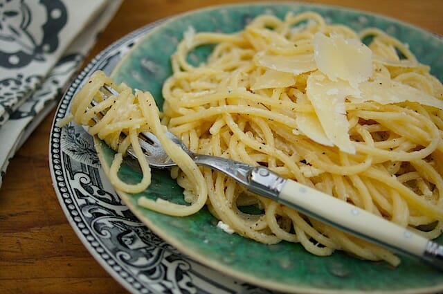 spaghetti with butter, egg, and cheese