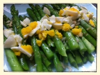 Asparagus with shallot vinaigrette and chopped egg/ momskitchenhandbook.com