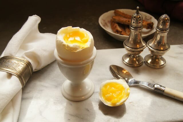 Perfect Soft-Cooked Eggs / momskitchenhandbook
