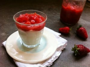 Strawberry Rhubarb Yogurt Parfait