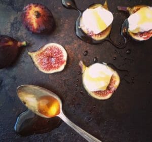 Figs with Yogurt and Honey
