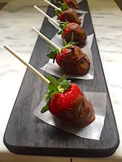 Chocolate Strawberries "Lollipops"