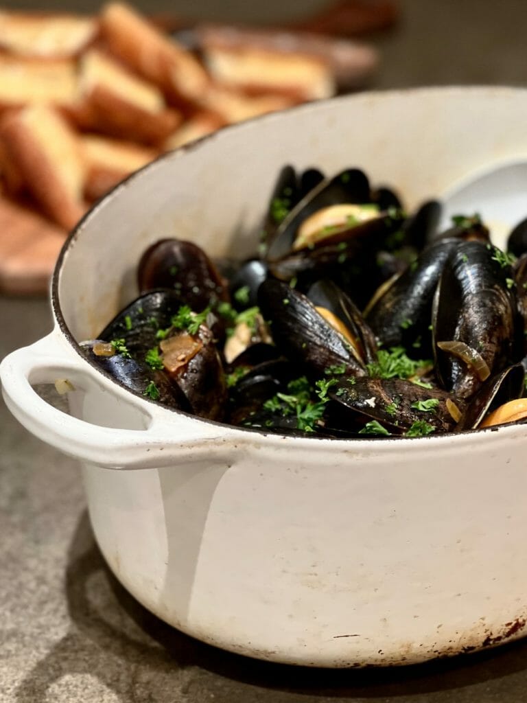 Dutch oven of Easy Mussels with toasted baguette