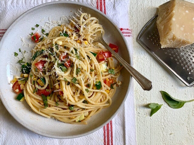 spaghetti with tomatoes, corn, and zucchini