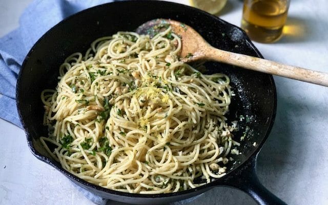 Cast iron skillet with spaghetti and clambs