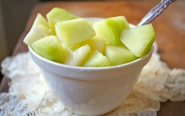 How to cut a melon
