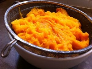 Homemade Pumpkin Puree/ momskitchenhandbook.com