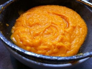 How to make pumpkin puree / momskitchenhandbook.com