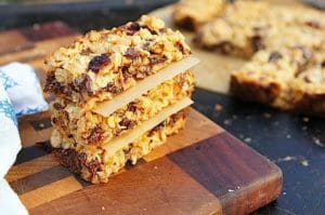 Peanut Butter Chocolate Chip Granola Bars / Mom's Kitchen Handbook