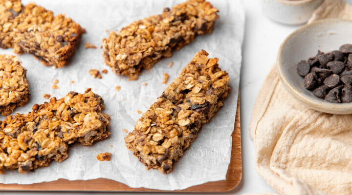 Peanut Butter Chocolate Chip Granola Bars