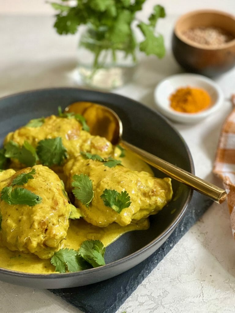 Afghan chicken on a place with spices