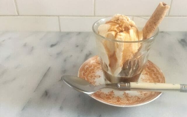 https://www.momskitchenhandbook.com/wp-content/uploads/2016/03/Affogato-recipe-2-e1465320988512-640x400.jpg