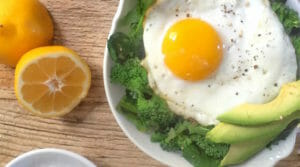 egg and vegetable breakfast bowl