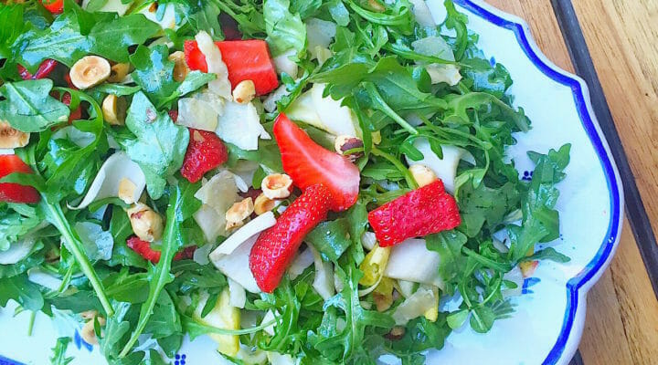 strawberry arugula salad with hazelnuts, 20 tasty heart healthy foods 