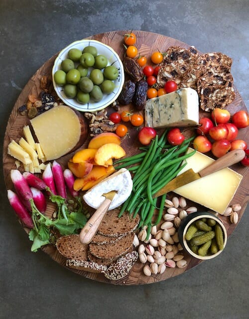 How to make a healthy cheeseboard