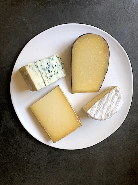 Cheese for a healthy cheeseboard supper