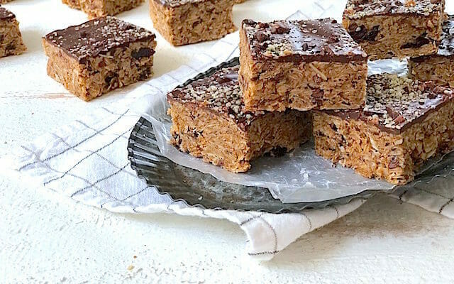 no-baked chocolate almond butter bars