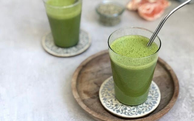 Green Smoothie with Orange, spinach and hemp seeds