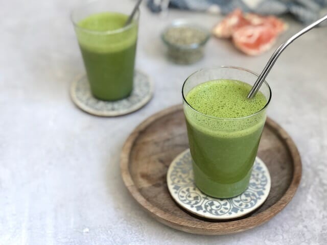 Green Smoothie with Orange, spinach and hemp seeds