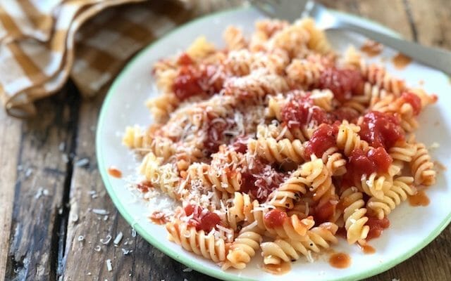 Simple Tomato Sauce for Pasta