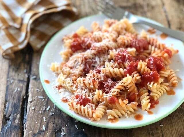 Simple Tomato Sauce for Pasta